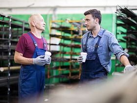 Kaffee trinken in der Produktion
