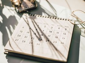 Kalender auf dem Tisch