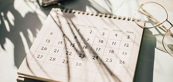 Kalender auf dem Tisch