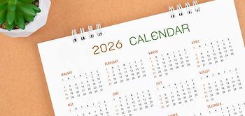 kalender_2026_jahreskalender_tisch_pflanze