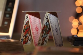 Kartenhaus Spielkarten Laptop