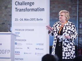 Katharina Heuer auf DGFP-Mitgliederversammlung