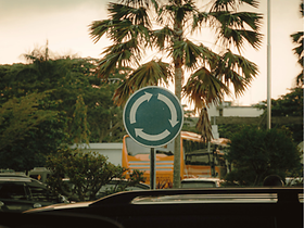 Kehrtwende zurückkommen zurück U-Turn Kreis