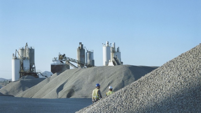 Fischer verklagen Konzern – Schweizer Gericht lässt Klimaklage gegen Holcim zu