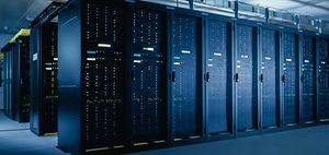 KI_Serverrack_Nahaufnahme