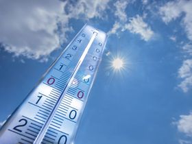 Klima Thermometer Sonne blauer Himmel 