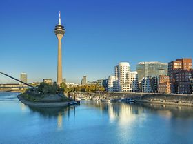 Düsseldorf Medienhafen Rheinturm Rhein