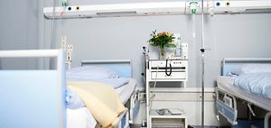 Krankehaus Krankenzimmer mit zwei Betten