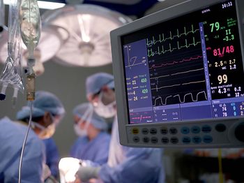 Krankenhaus_OP_Monitore
