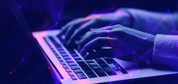 Künstliche_Intelligenz_Datennetzwerk_Laptop_Arbeit