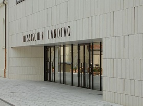 Landtag Hessen Plenargebäude Eingang