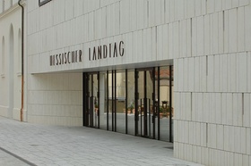 Landtag Hessen Plenargebäude Eingang