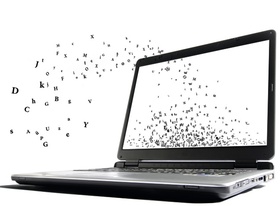 Laptop mit fliegenden Buchstaben, Montage