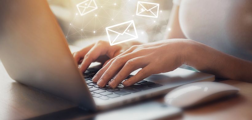 Laptop mit Mail