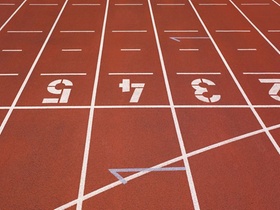 Laufbahn mit Startnummern