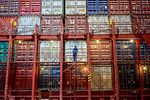 Lieferkette_hoch gestapelte Container
