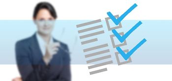 Liste Abhaken Forderungen Frau Haken