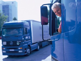 LKW-Fahrer sieht aus Führerhaus