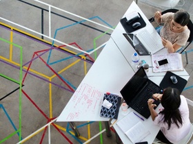 LMS System Netzwerk lernen arbeiten Laptop