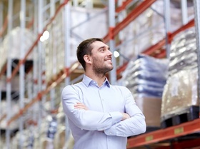 Logistik Logistikimmobilie Halle Warenhalle Mann