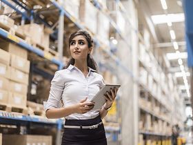 Logistikhalle Logistik Halle Storage Frau Tablet