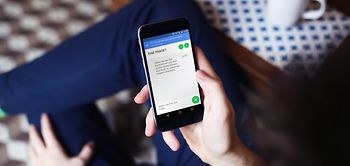 M-Commerce - Mann mit Handy