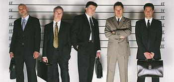 Männer Verdächtige von Polizei fotografiert Gefängnis