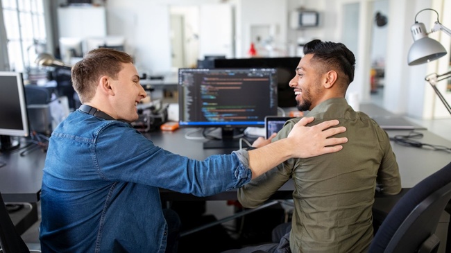 Gallup-Index: Emotionale Bindung bleibt schwach, Führung gefragt