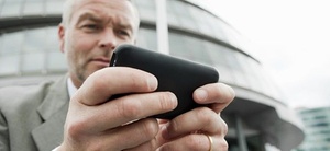 Mobile Ergonomie: Wenn das Smartphone Schmerzen verursacht