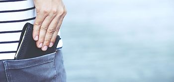 Mann Hosentasche Ringelshirt Portemonnaie