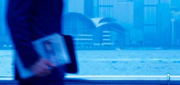 Mann mit Aktentasche