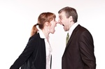 Mann und Frau schreien sich an Streit Konflikt