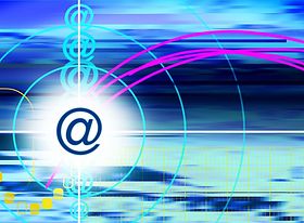 Mehrere @-Zeichen auf abstraktem Hintergrund