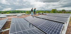 Strom effizient nutzen: Speicher-Sharing im Mehrparteienhaus