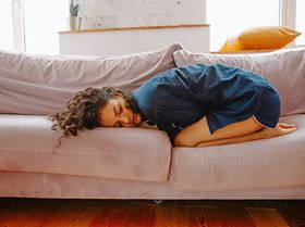 Menstruation Periode Schmerzen erschöpft krank