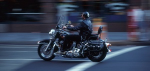 Schutzbekleidung auf dem Motorrad und Mitverschulden 