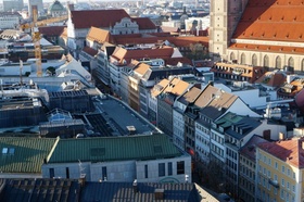 München Innenstadt Stadtansicht Kran Häuser Dächer