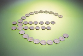 Münzen als Eurozeichen gelegt