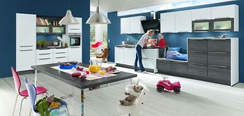 Mutter mit Kind in der Küche