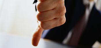 Nahaufnahme Hand eines Anzug tragenden Mannes