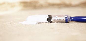 Pinsel Farbpinsel Farbe weiß Boden 