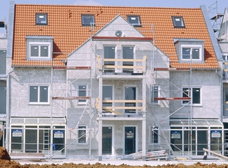 Neubau Mehrfamilienhaus mit Gerüst