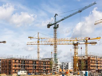 neubau_wohnungsbau_baustelle_krane