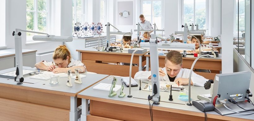 Nomos Glashütte Montage Uhrwerk