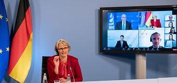 OECD-Studie zur Weiterbildung: PK mit Anja Karliczek