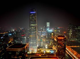 Peking Wolkenkratzer bei Nacht