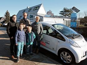 Personen mit Elektrofahrzeug