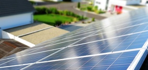 Steuerschuldnerschaft: Montage von Auf-Dach-Photovoltaikanlagen