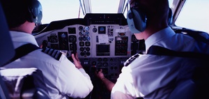 Fluggesellschaft kündigt Kapitän und Co-Pilot unwirksam