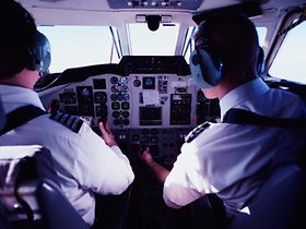 Piloten im Cockpit